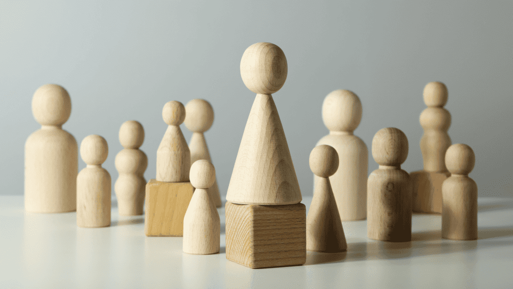 Diferentes figuras de manera que muestran inclusión al tener formas distintas pero que sirven para lo mismo. Resumen perfecto de la cultura corporativa inclusiva y sostenible